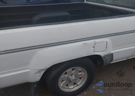 1986 Toyota Pickup Xtracab Rn59 Sr5 from USA, damaged, VIN JT4RN59G6G0216127